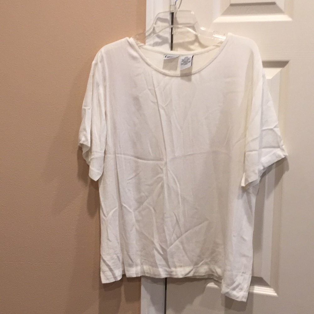 Capacity short-sleeved blouse